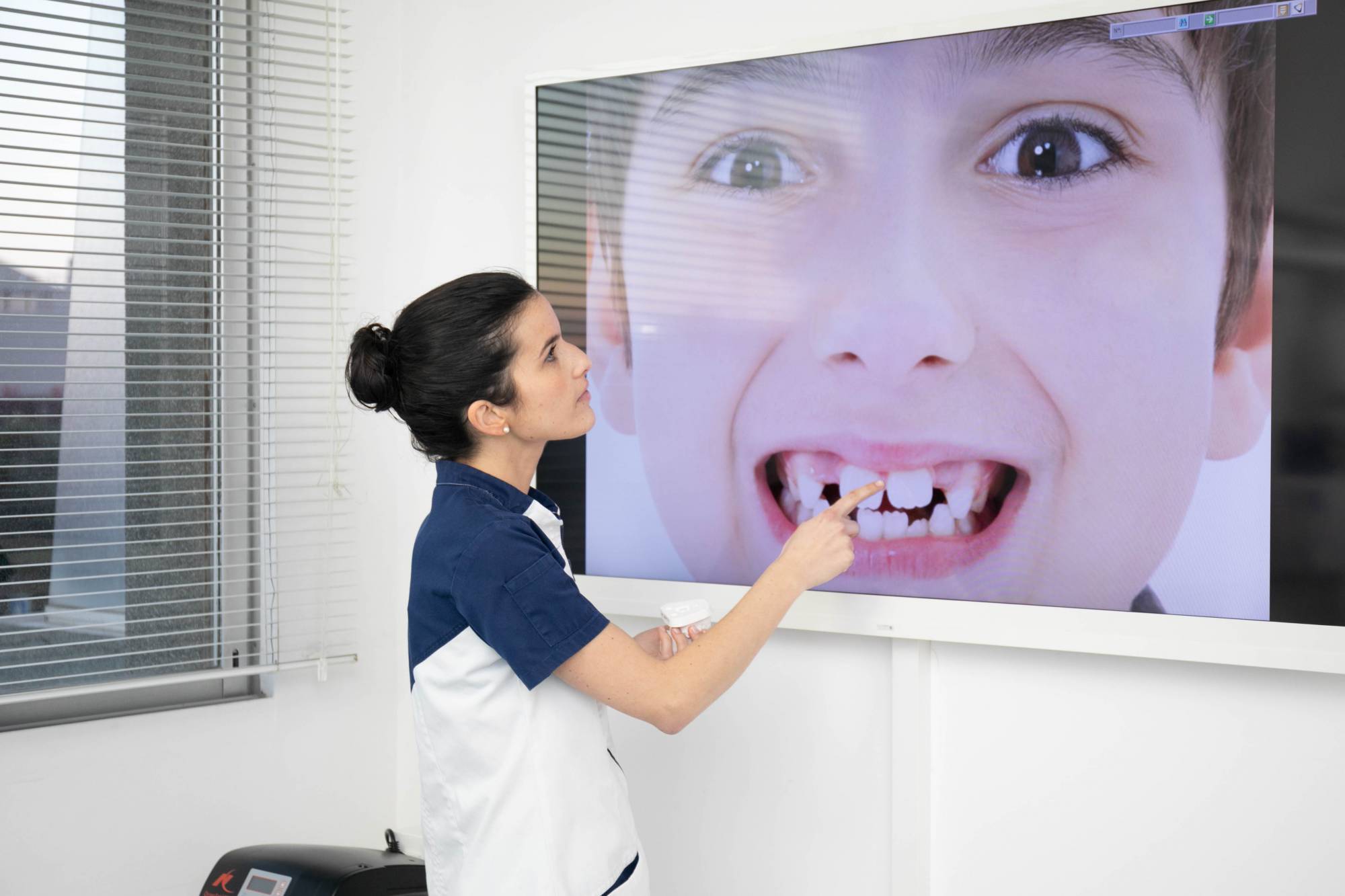 consultation orthodontique par le Dr Laura LEVY ACHACHE à Marseille 13008